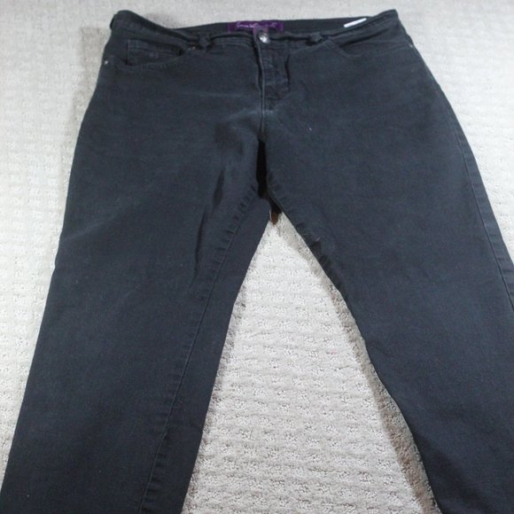 Gloria Vanderbilt Size 12 Black Mid Rise Straight Leg Jeans - Picture 1 of 5